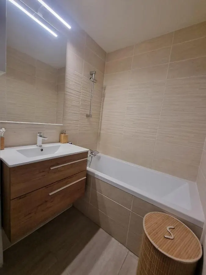 Charmant studio lumineux avec piscine Fréjus Appartement